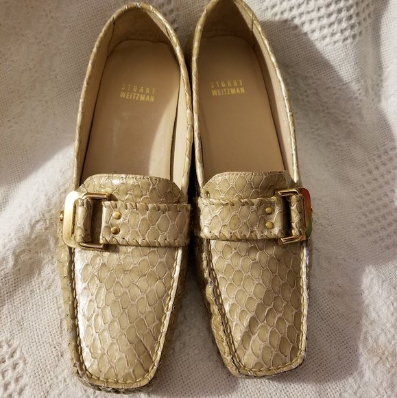 Stuart Weitzman 8 M beige patent driving loafer - Picture 2 of 7